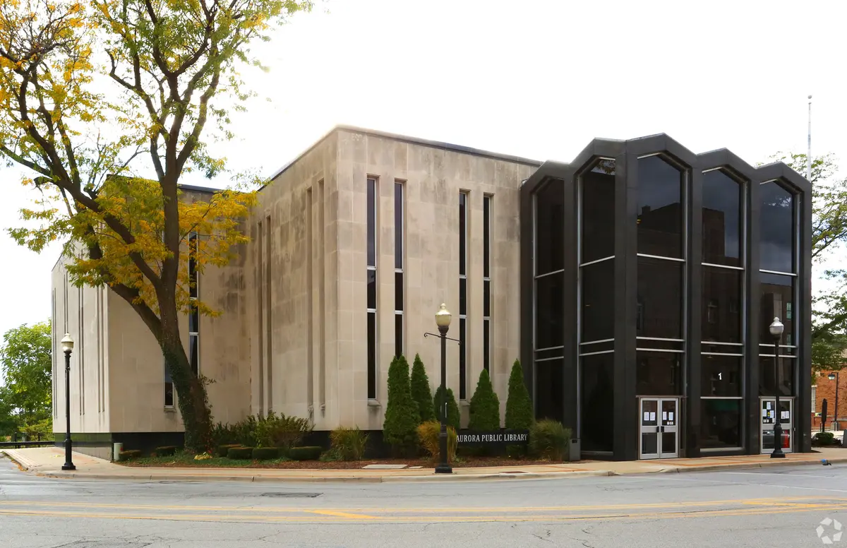 1 E Benton ST #302, Aurora, IL 60505