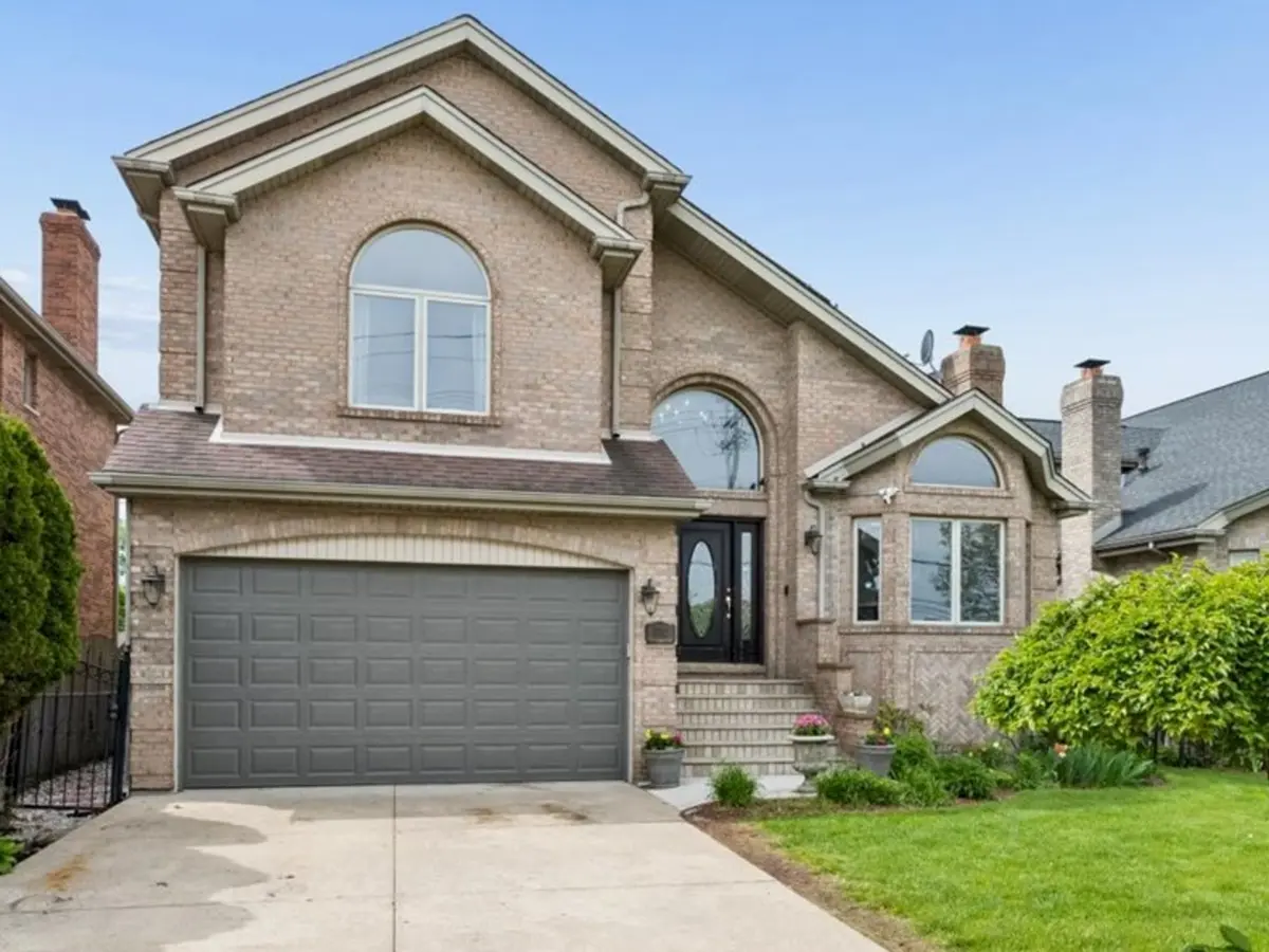 8317 W Ballard RD, Niles, IL 60714
