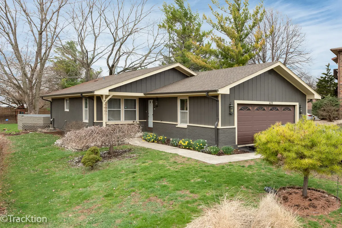 401 S Whispering Hills DR, Naperville, IL 60540