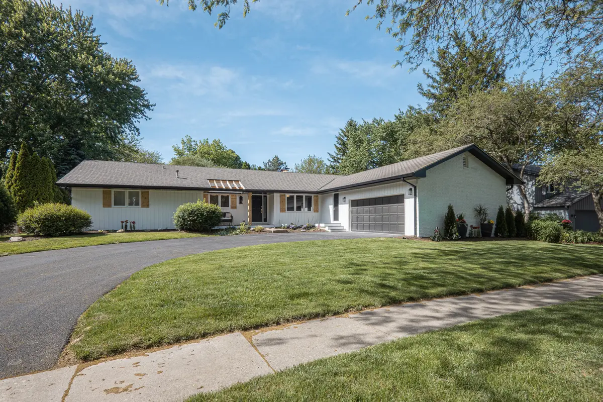 36 Winthrop New RD, Sugar Grove, IL 60554