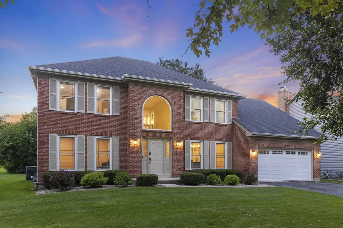 352 MILLCREEK LN, Naperville, IL 60540