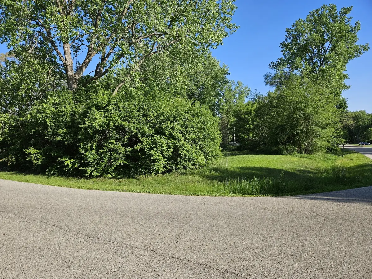 615 W Eastern AVE, Mchenry, IL 60051