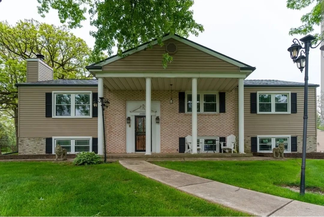 24804 S Oak LN, Crete, IL 60417