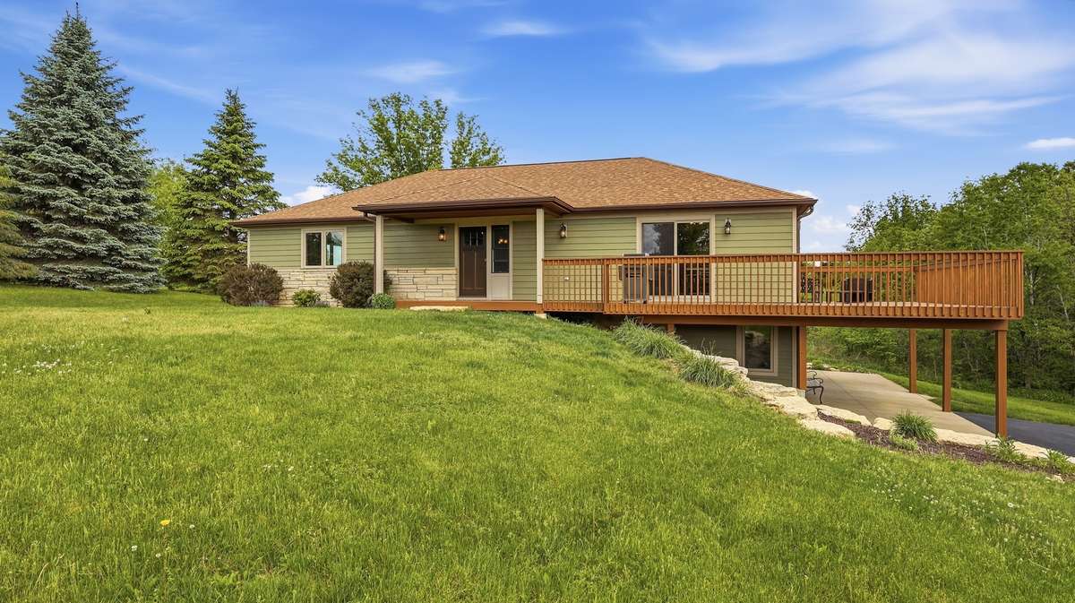 2 Concord CT, Galena, IL 61036