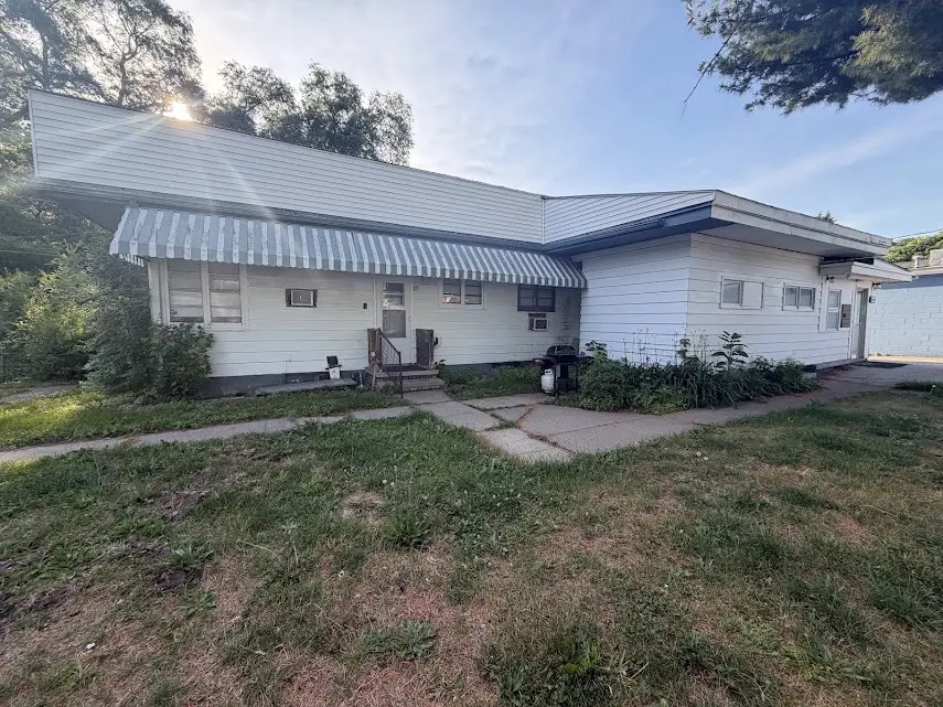 242 46th ST, Moline, IL 61265