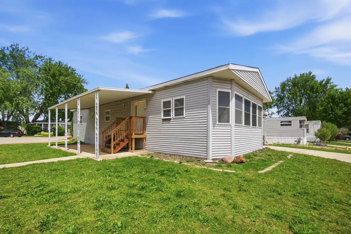 165 Hansom DR, Wheeling, IL 60090