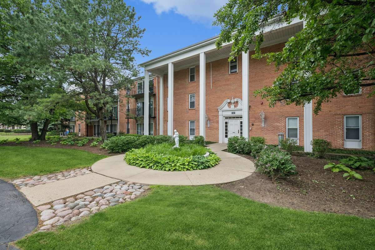 5101 Carriageway DR #210, Rolling Meadows, IL 60008