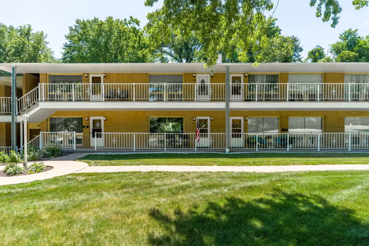 1104 KIMBERLY RD #804, Bettendorf, IA 52722