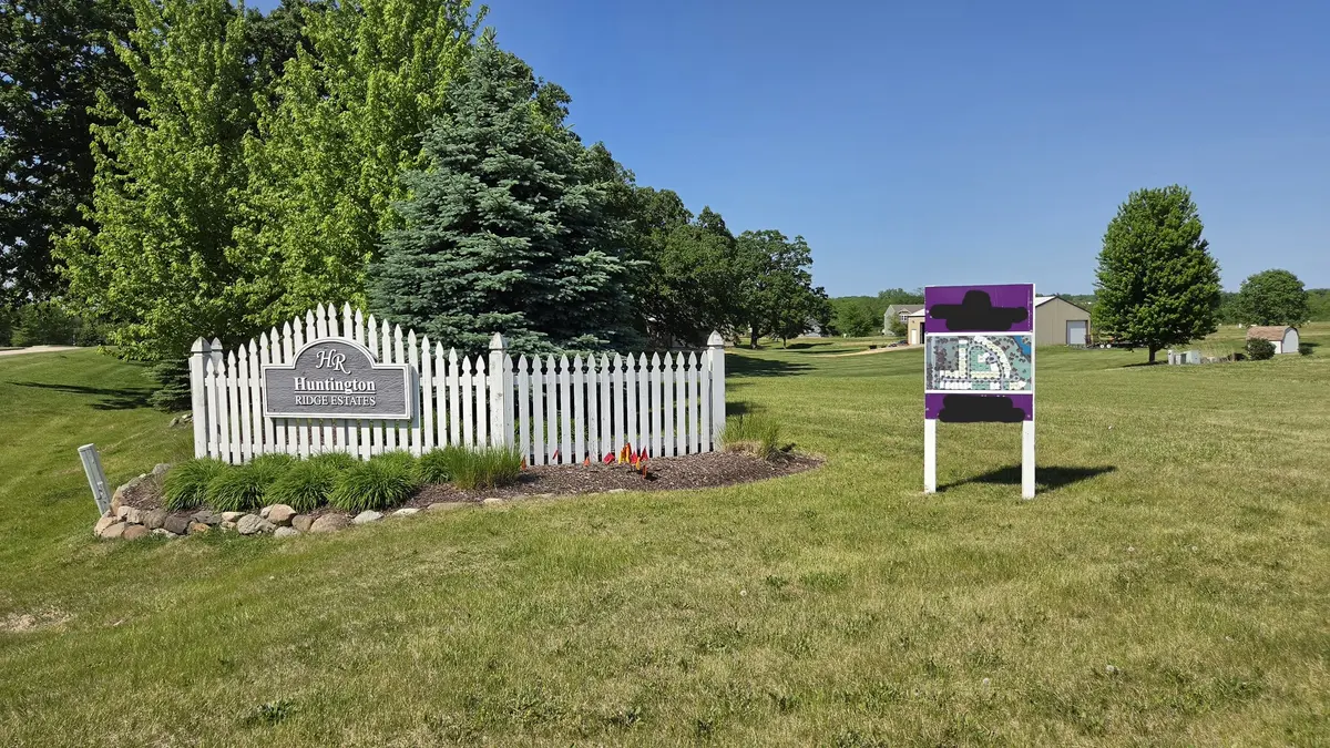 2002 Hillsboro LN, Harvard, IL 60033