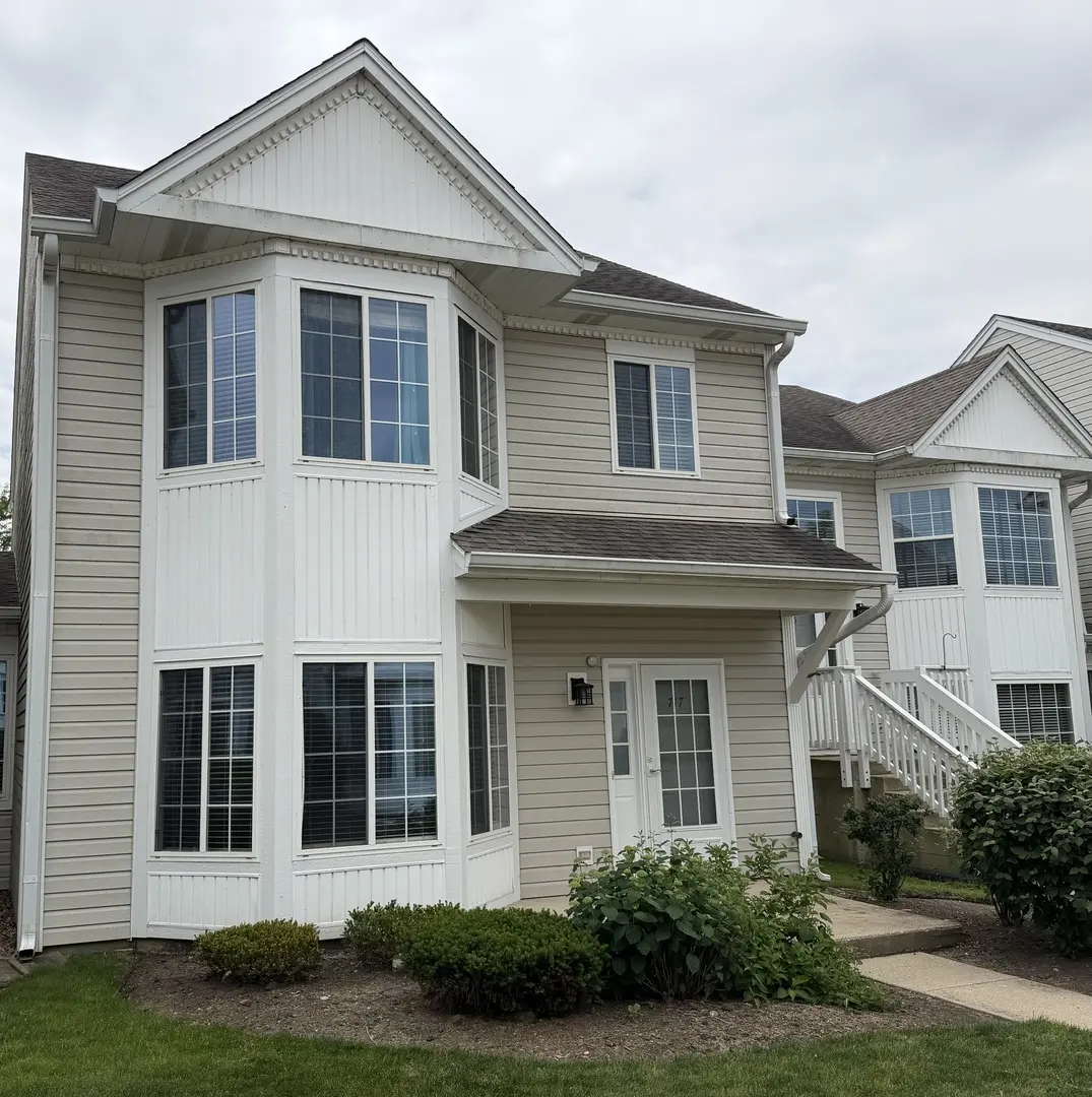 717 Hidden Creek LN, North Aurora, IL 60542