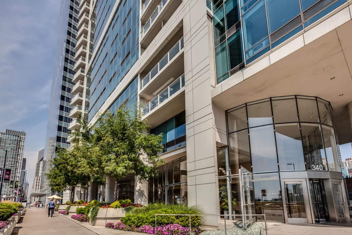 340 E RANDOLPH ST #4804, Chicago, IL 60601