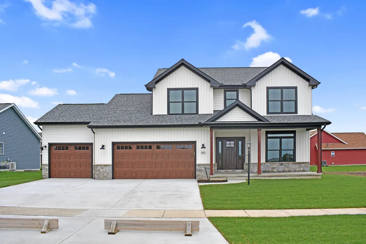 1812 Sunny Acres RD, Mahomet, IL 61853