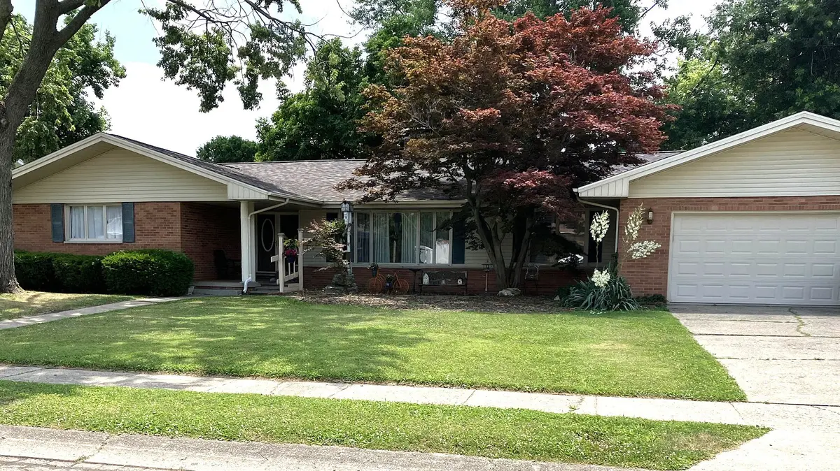 425 Crestmore AVE, Mattoon, IL 61938