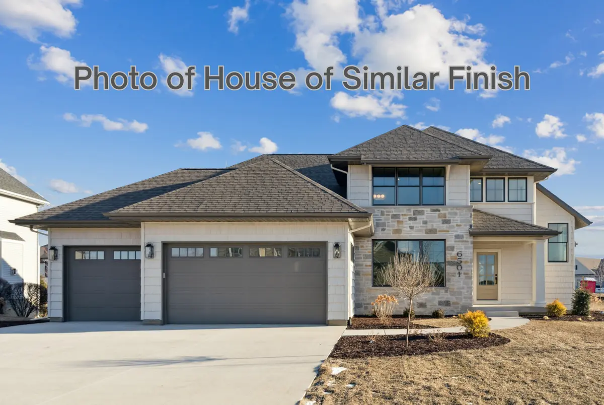 34 Viola DR, Leclaire, IA 52753