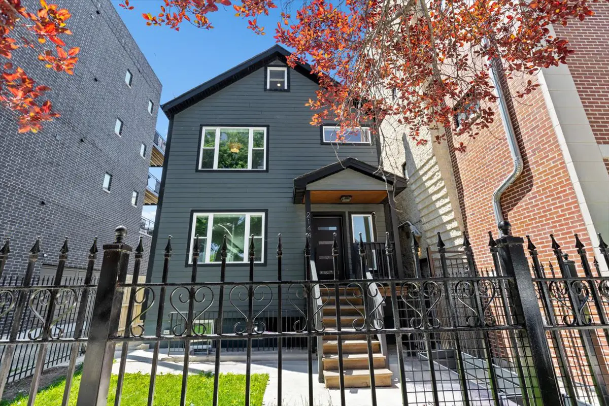 2144 N Rockwell ST, Chicago, IL 60647
