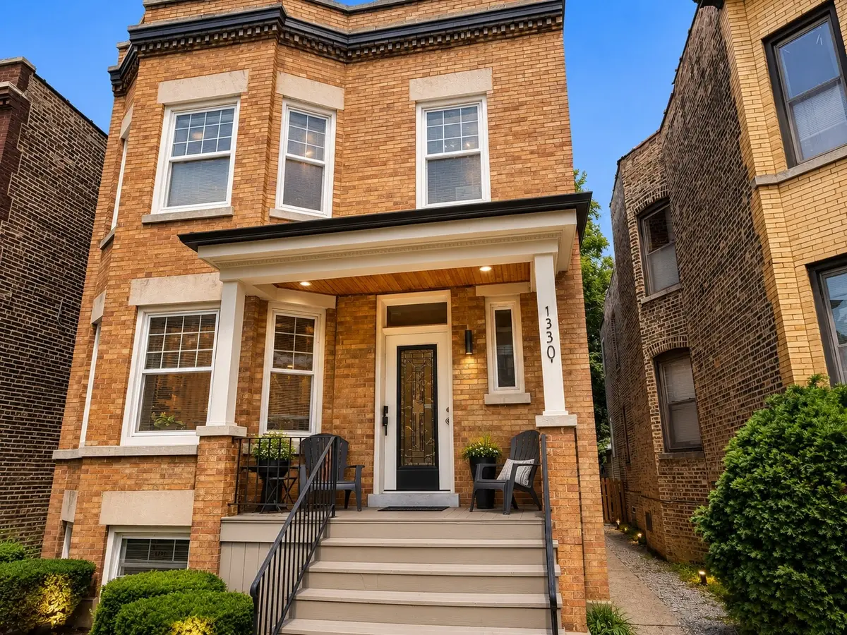 1330 W Roscoe ST #1, Chicago, IL 60657