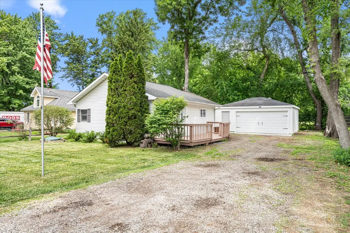 2622 W Emerald CT, Mchenry, IL 60051