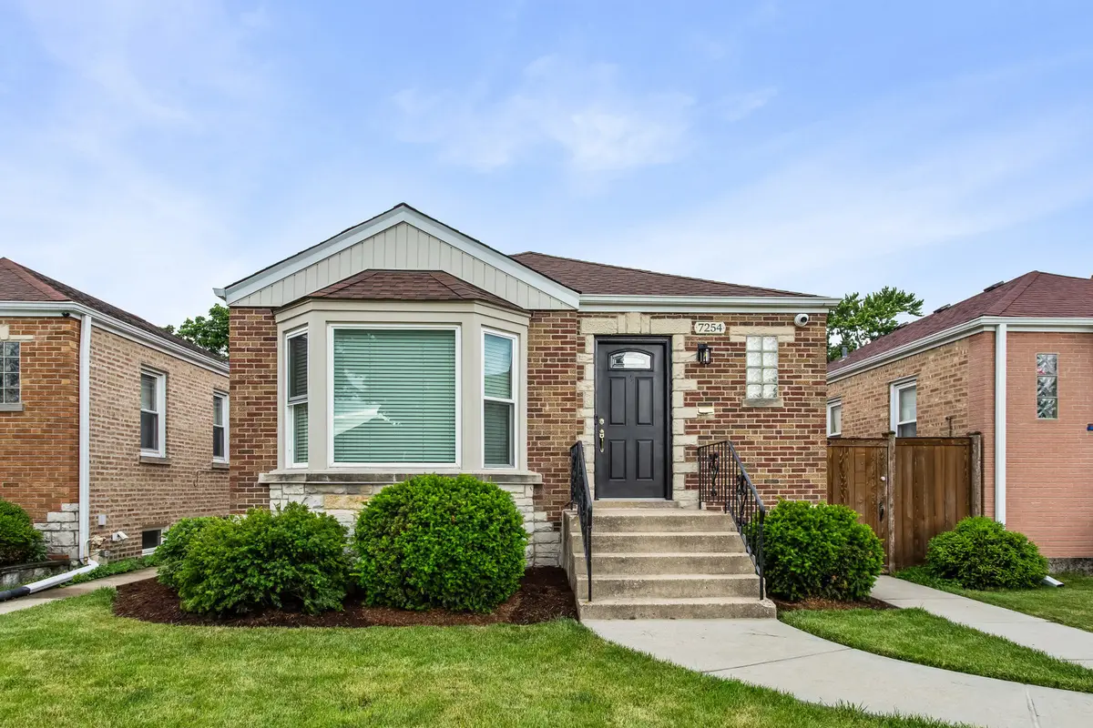 7254 N Osceola AVE, Chicago, IL 60631
