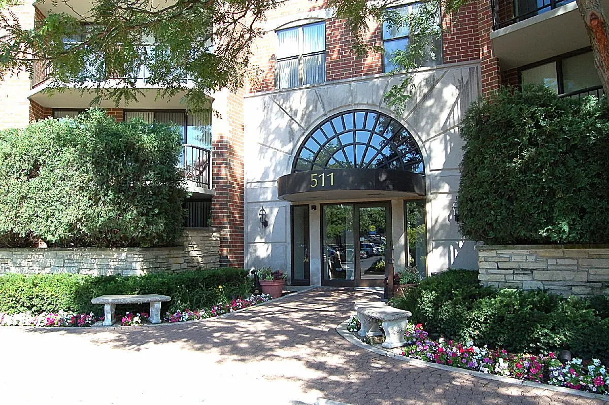 511 Aurora AVE #418, Naperville, IL 60540