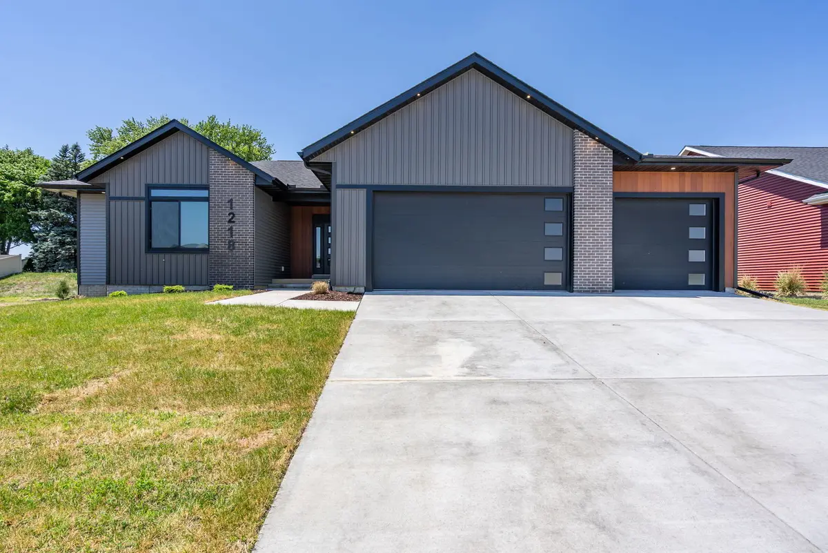 1218 S. 2nd ST, Eldridge, IA 52748