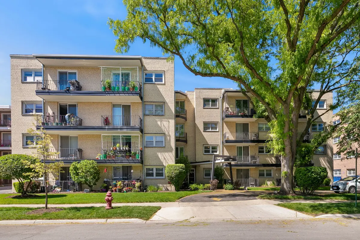 5214 Galitz ST #205, Skokie, IL 60077
