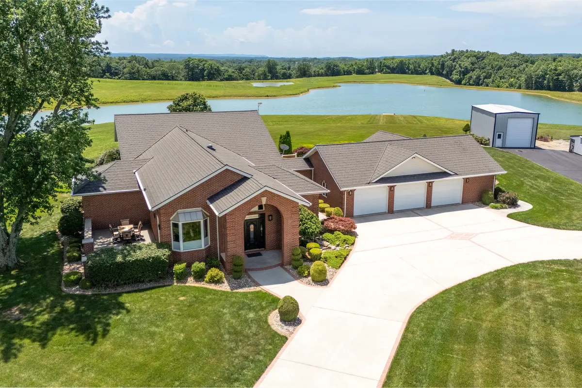 6414 Ava RD, Murphysboro, IL 62966