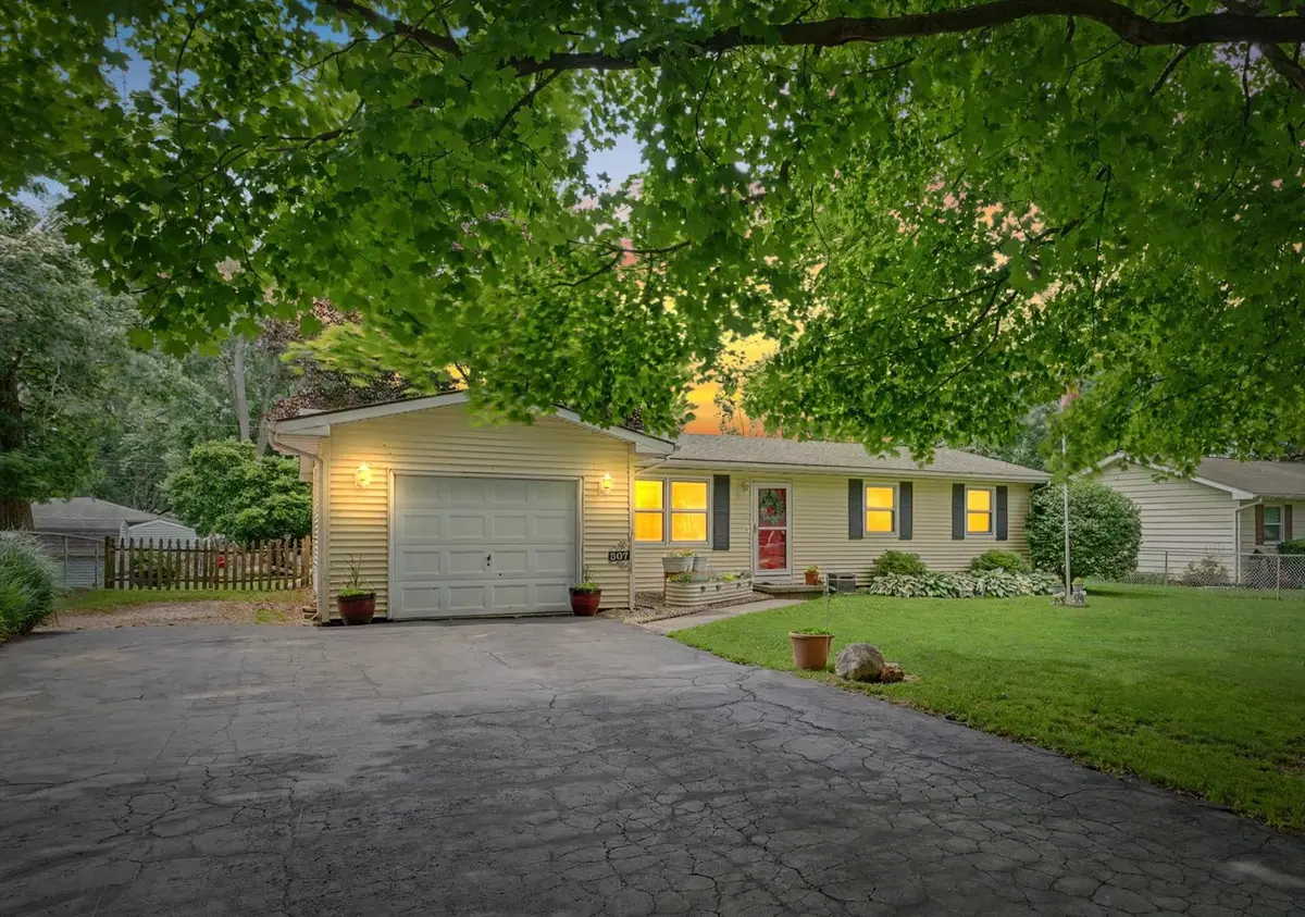 507 E Larmon ST, Tolono, IL 61880