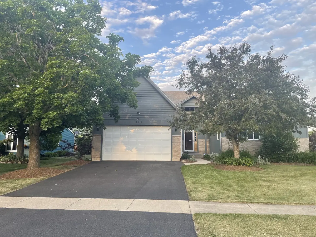1341 Portage LN, Woodstock, IL 60098