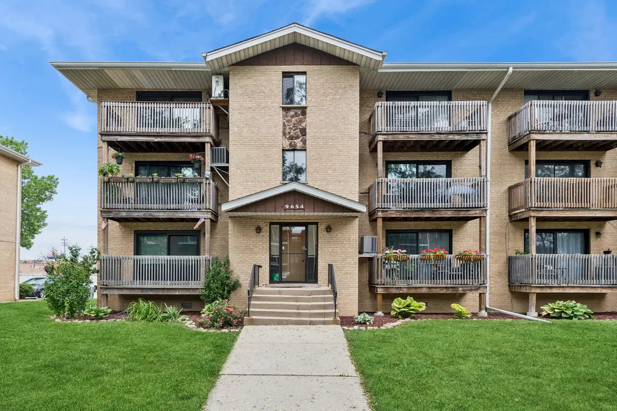 9654 Nottingham AVE #1A, Chicago Ridge, IL 60415