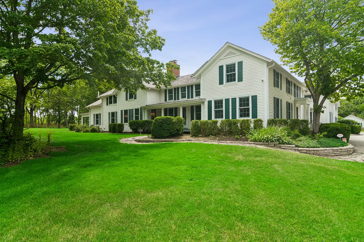 332 Old Sutton RD, Barrington Hills, IL 60010