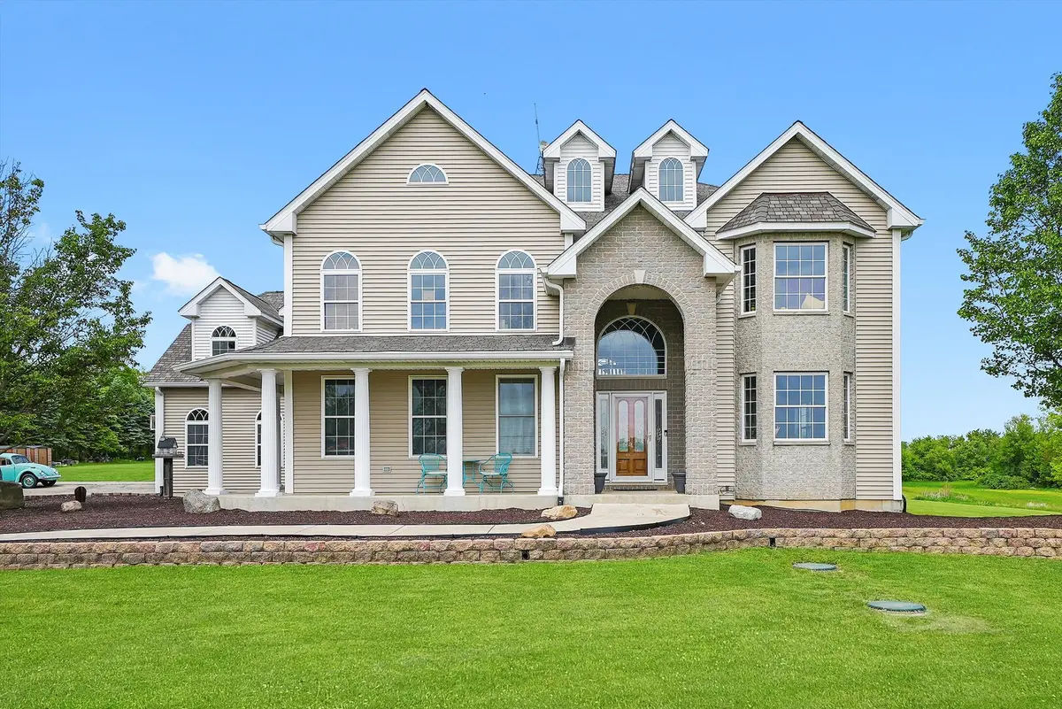 16512 Nelson RD, Woodstock, IL 60098