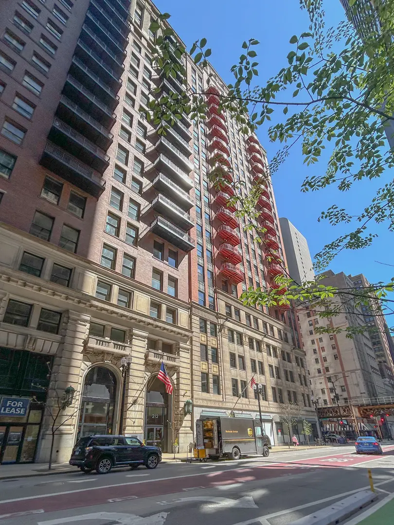 212 W Washington ST #1513, Chicago, IL 60606