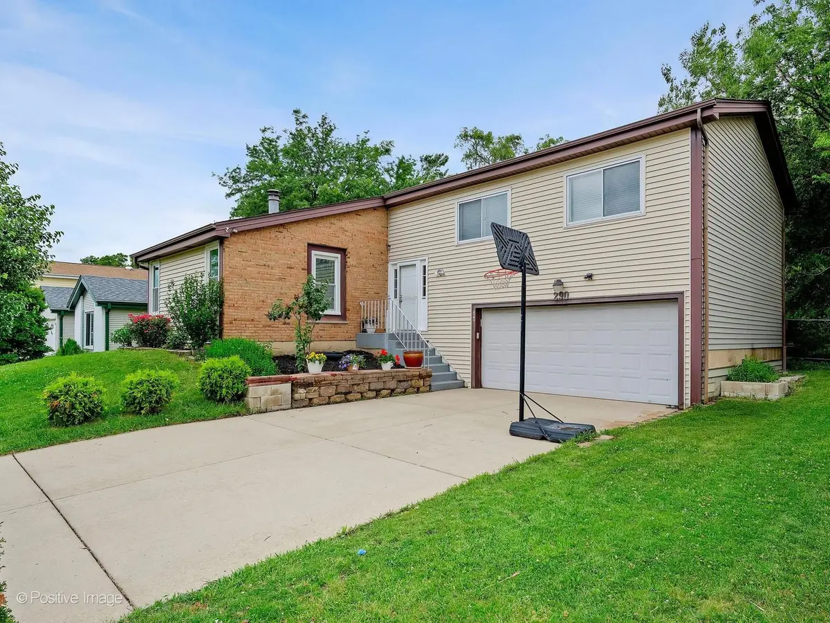 290 LOVELAND DR, Glendale Heights, IL 60139