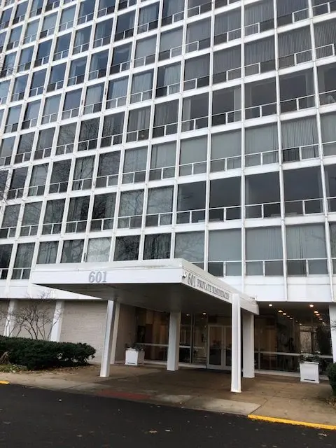 601 E 32nd ST #203, Chicago, IL 60616