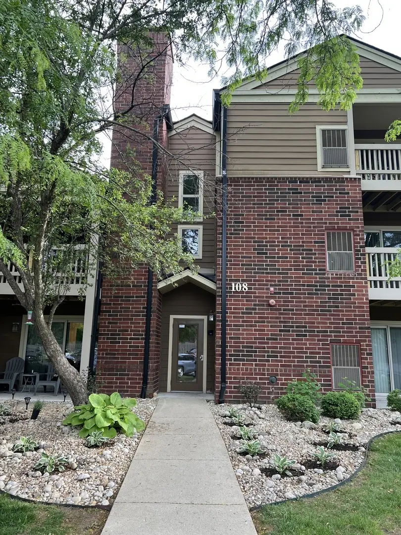 108 Glengarry DR #102, Bloomingdale, IL 60108