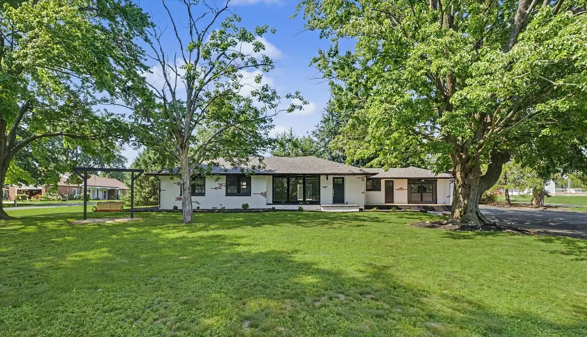 302 W Main ST, Mahomet, IL 61853