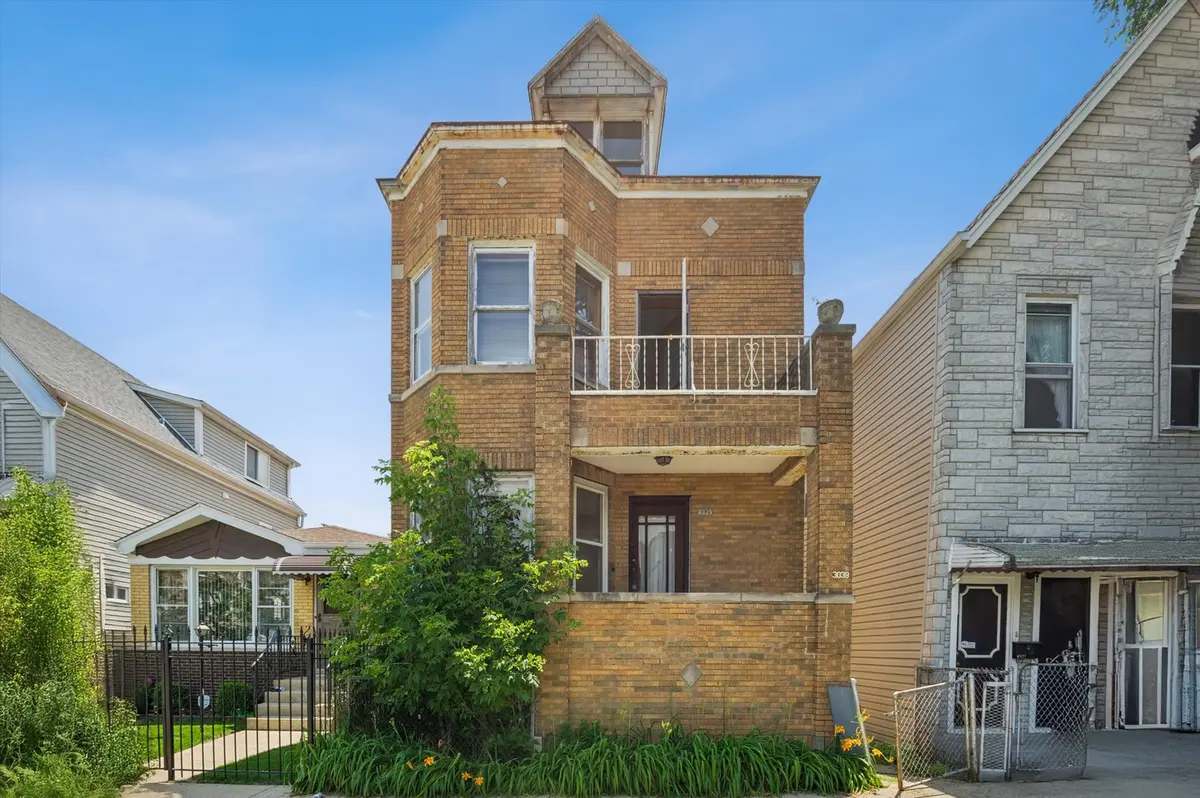 3039 N Gresham AVE, Chicago, IL 60618