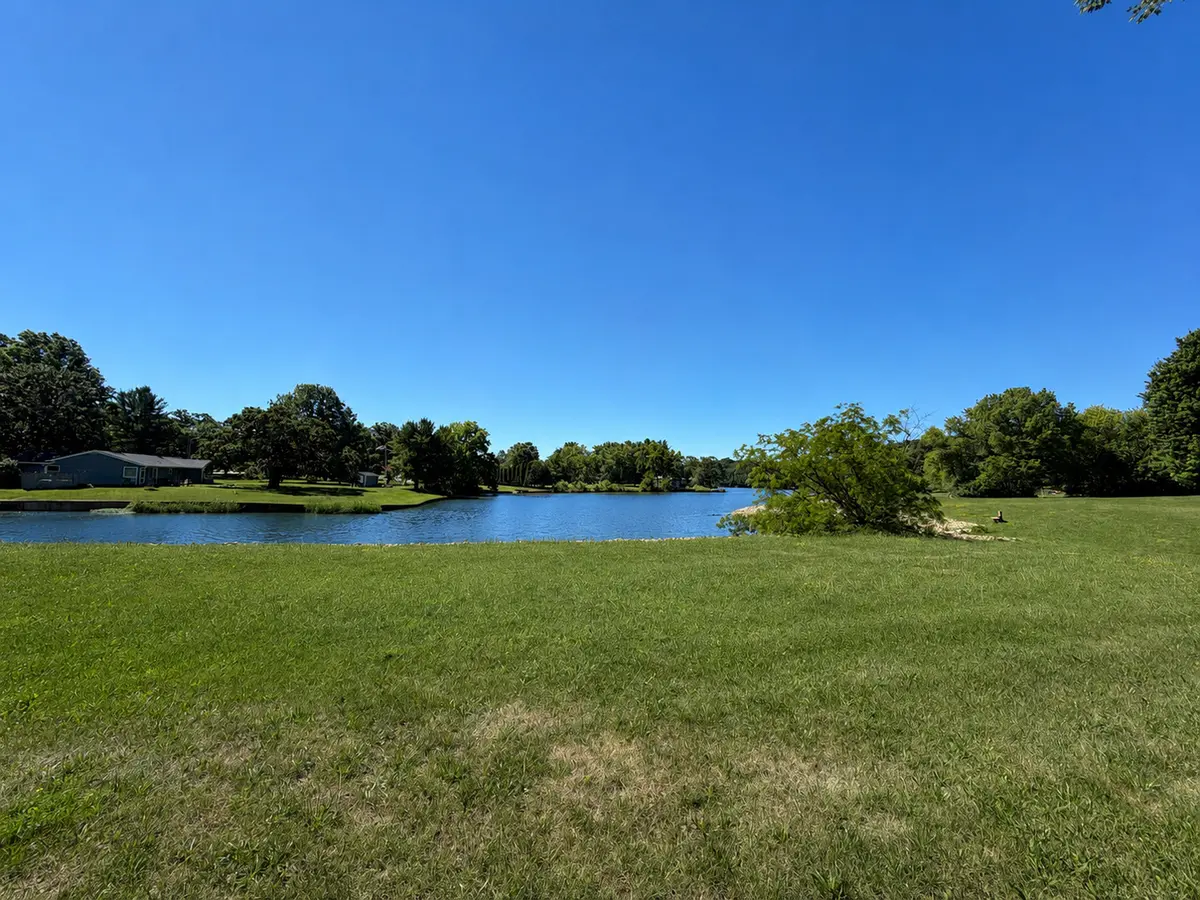 900 Timber Trail DR, Dixon, IL 61021