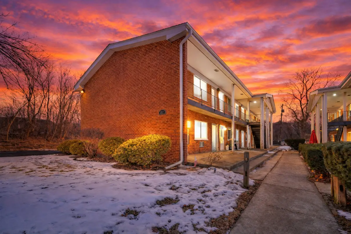 327 N Princeton AVE #9, Villa Park, IL 60181