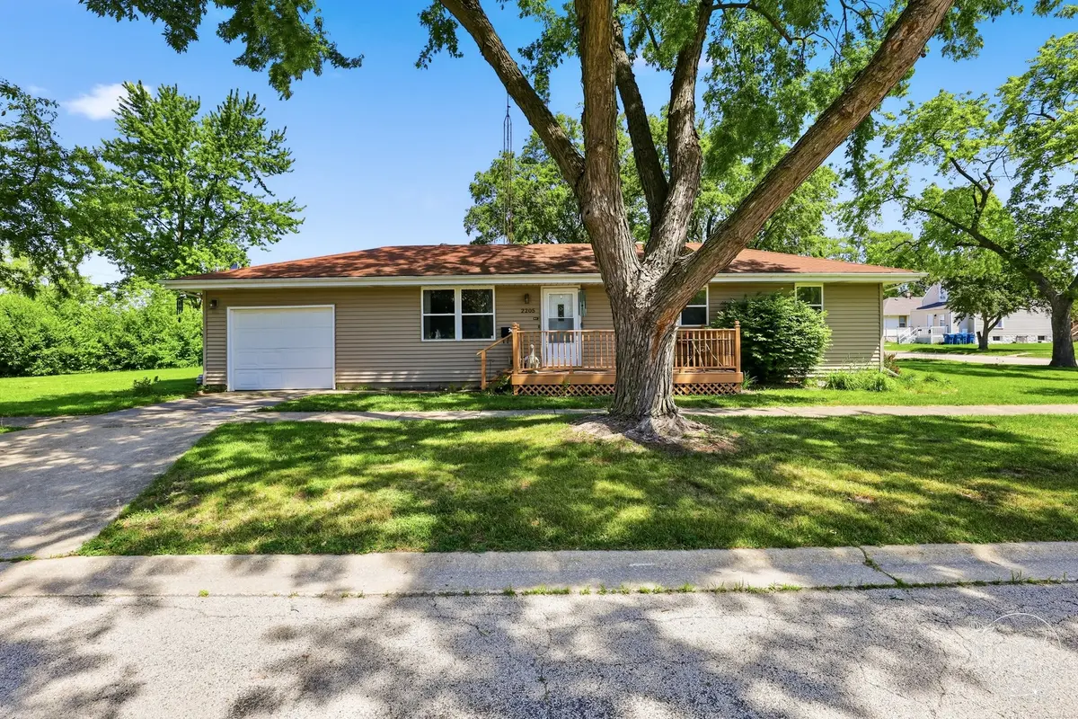2205 W Hickory ST, Kankakee, IL 60901