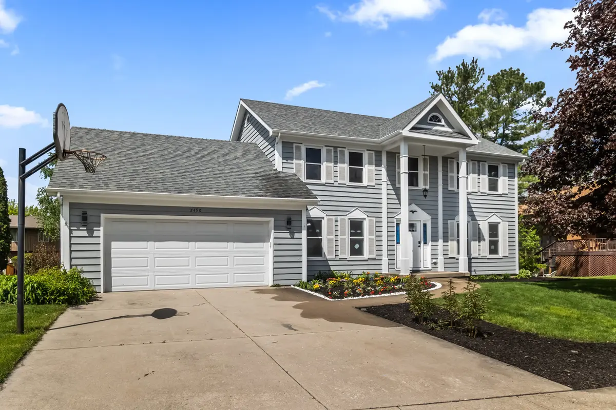 2490 Lakeside DR, Aurora, IL 60504