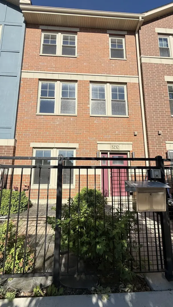3232 S Shields AVE, Chicago, IL 60616