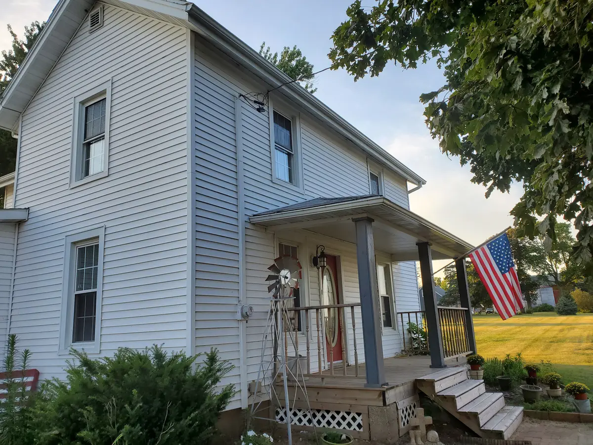 3060 N Leaf River RD, Mount Morris, IL 61054