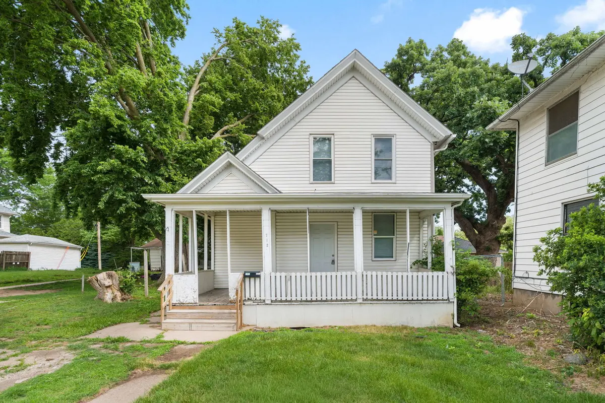 712 E 15th ST, Davenport, IA 52803