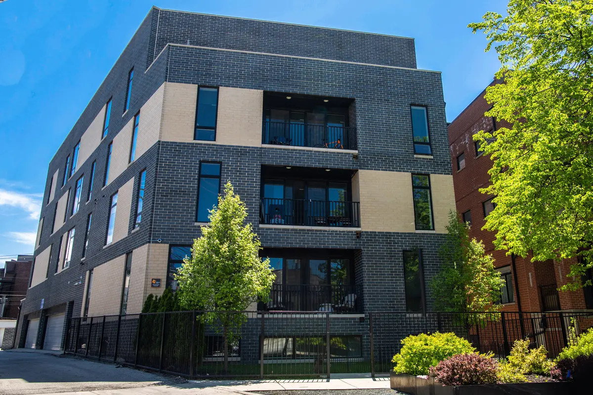 1045 W Cornelia AVE #102, Chicago, IL 60657