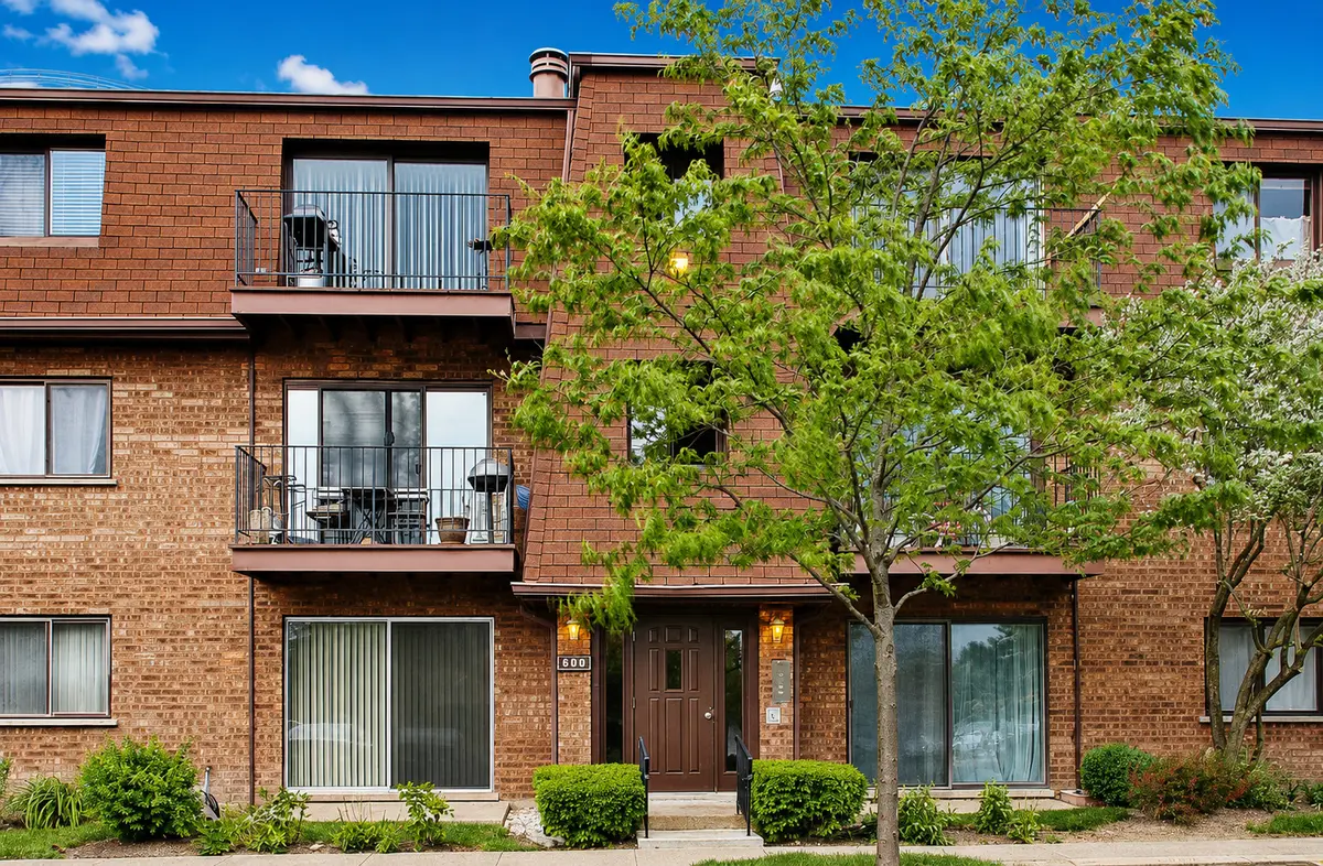 600 Cobblestone CIR #F, Glenview, IL 60025