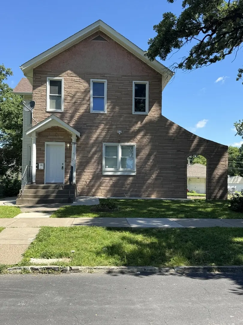 720 E 14th ST #1, Davenport, IA 52803