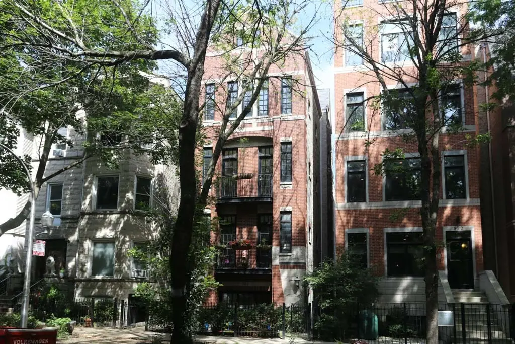 824 W Buckingham PL #1, Chicago, IL 60657