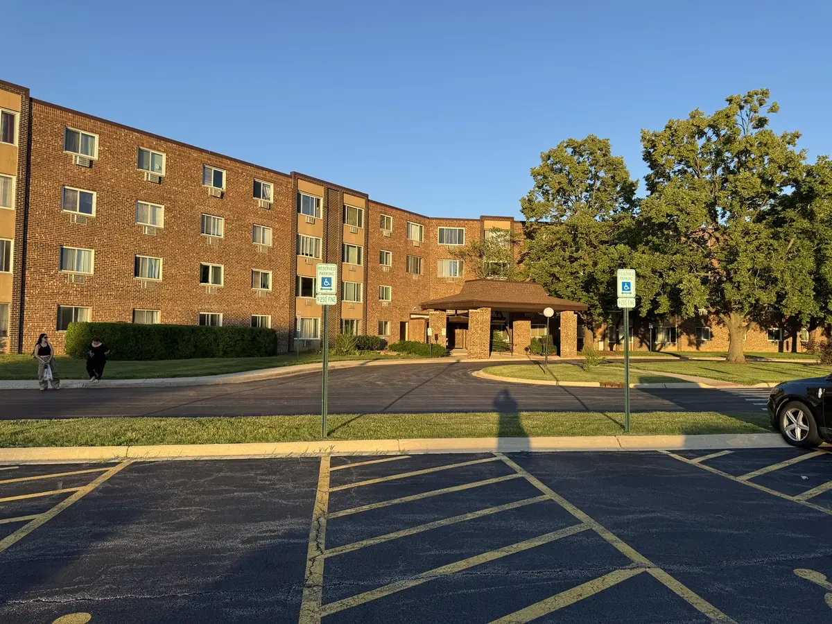 1375 Rebecca DR #302, Hoffman Estates, IL 60169