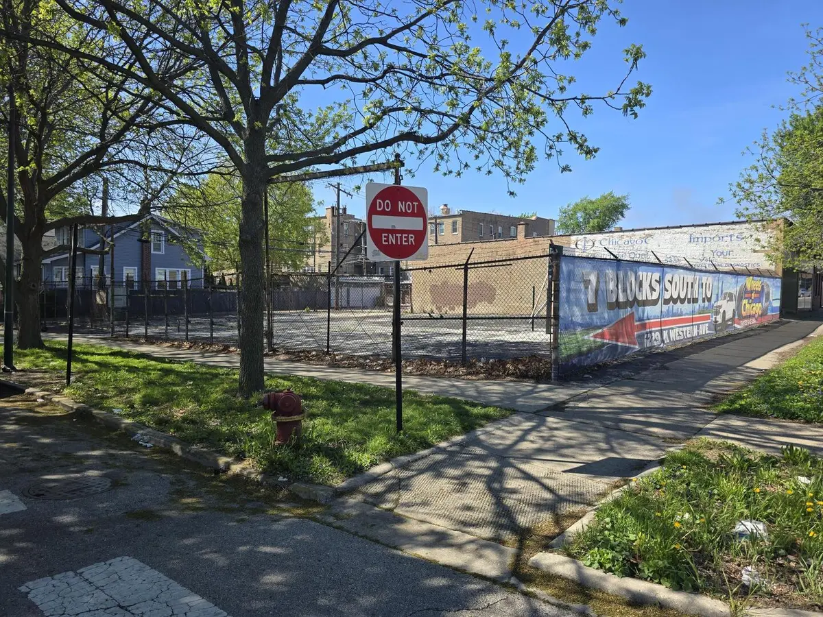 6936 N Western AVE, Chicago, IL 60645